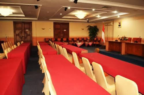 Mahadria Hotel Serang Luaran gambar